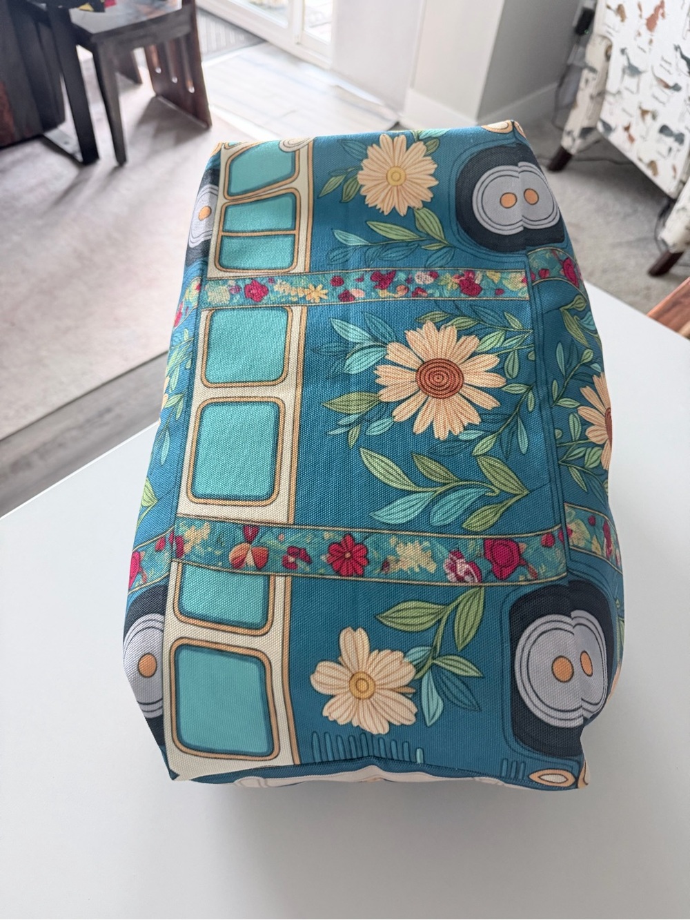 Vintage-style VW camper bus duffle bag - Picture 4 of 12